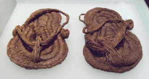 Sandalias del Neolítico de Albuñol (M.A.N. Inv. 595 y 596) 01